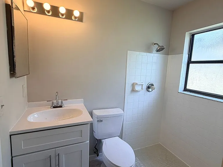 5483 Decatur St — Photo 11
