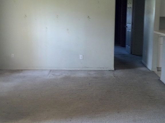 3rd image of 109 SE Lakehurst Dr