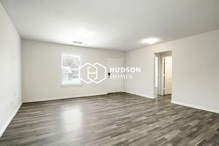 3 bed, 2.0 bath, 1090 sqft, $1,149 — Photo 3