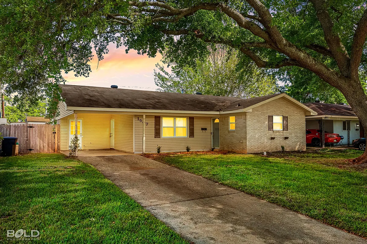 Building Photo - 1507 Holiday Pl