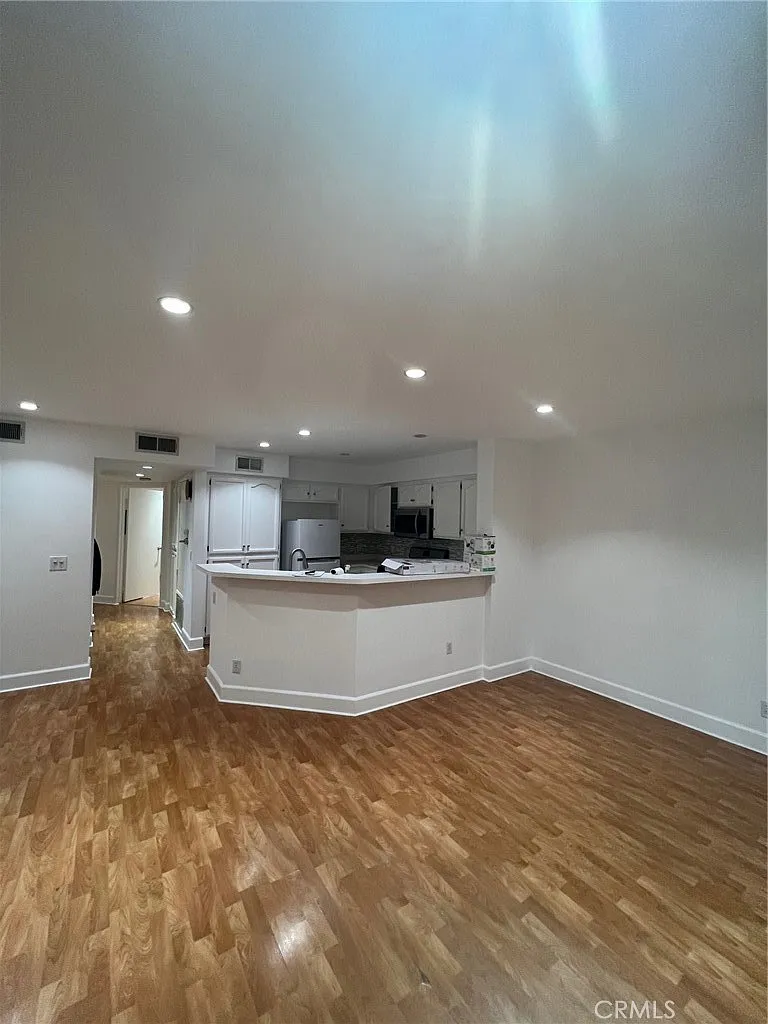 2 bed, 980 sqft, $2,900 — Photo 3