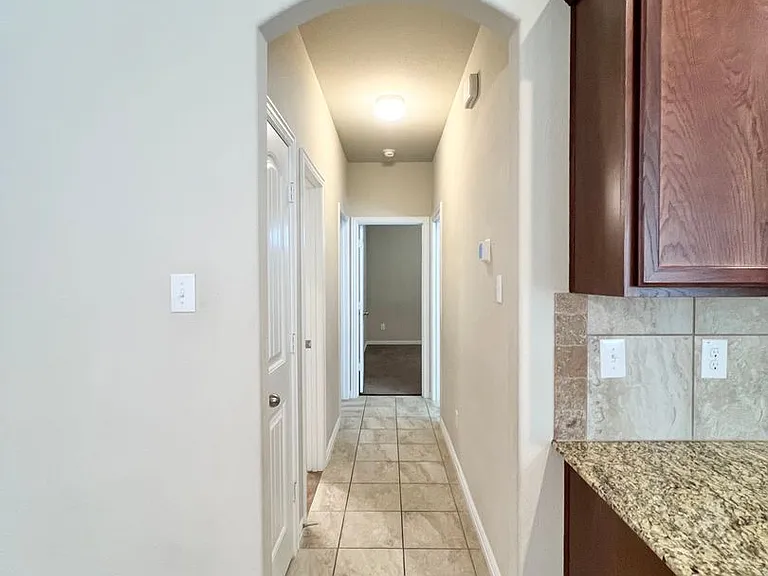 215 Clark Dr — Photo 18