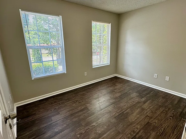 208 Sunnyside Dr #208 — Photo 7