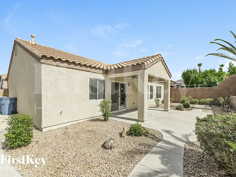 1049 Silver Star St — Photo 15