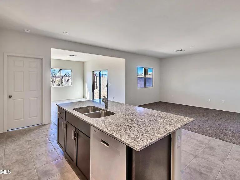 4816 S 111th Dr — Photo 13