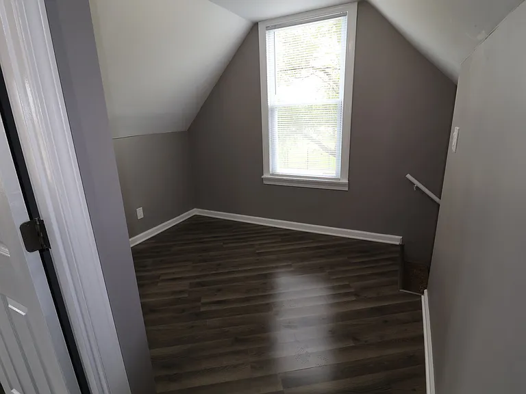 457 Vernon Ave — Photo 6