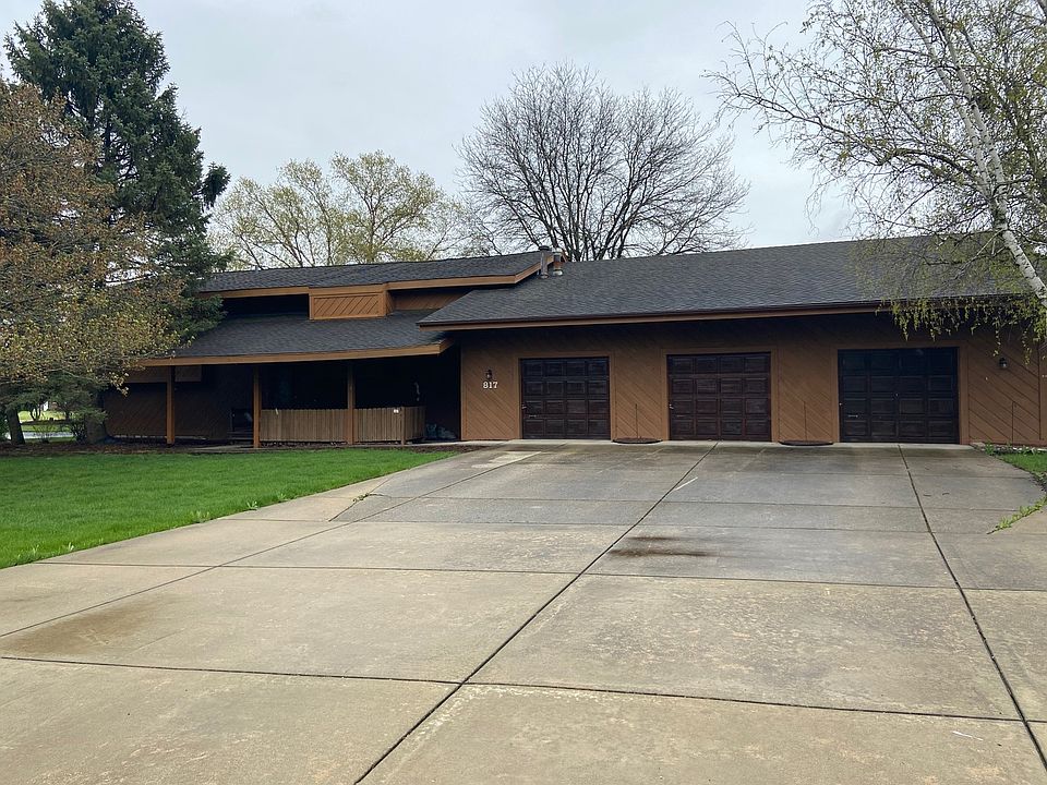 1st image of 817 Lakeside Dr