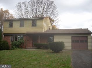 823 Walnut St, Hulmeville, PA 19047