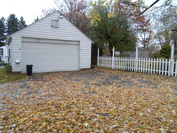 3rd image of 2731 Michaels Dr