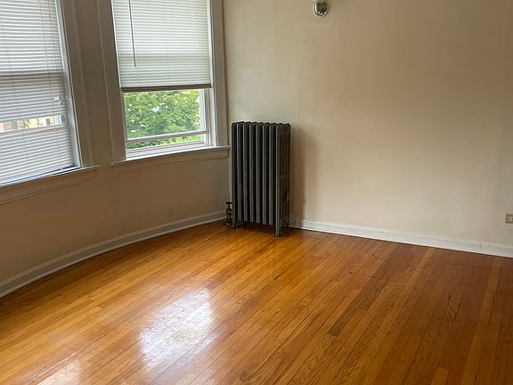 3rd image of 2629 W Farragut Ave APT 1N