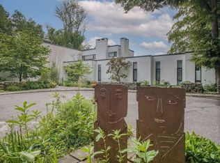 220 Dudley Rd, Bedford, MA 01730