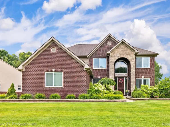 9754 Windsor Ln, Clarkston, MI 48348