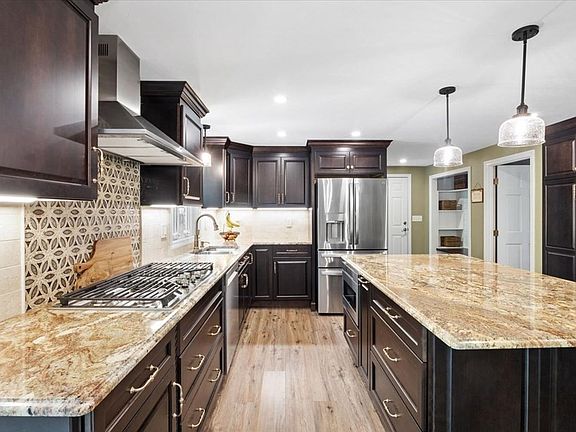 5th image of 36 Sherwood Ln