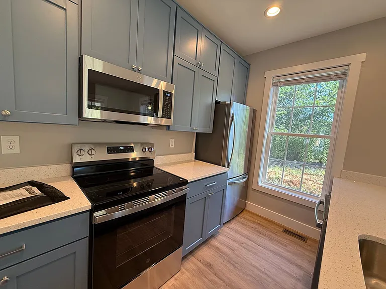 906 Nassau St — Photo 8