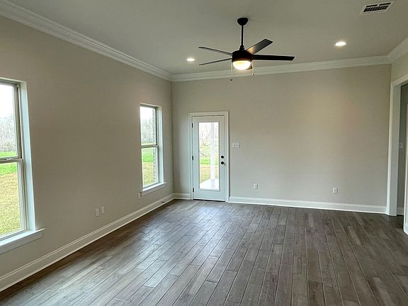 4th image of 423 Rue Evangeline