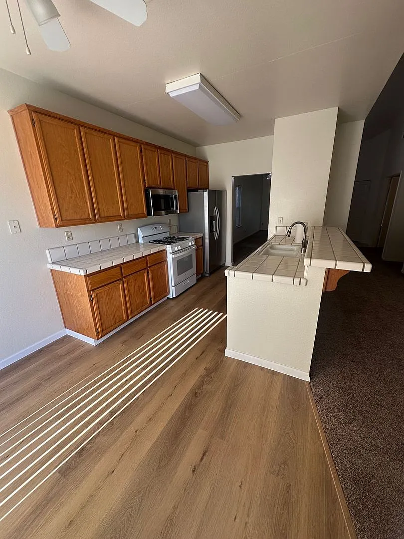 Great 1 Story Home with Lodi Schools, 2 Weeks Free Rent — Photo 2