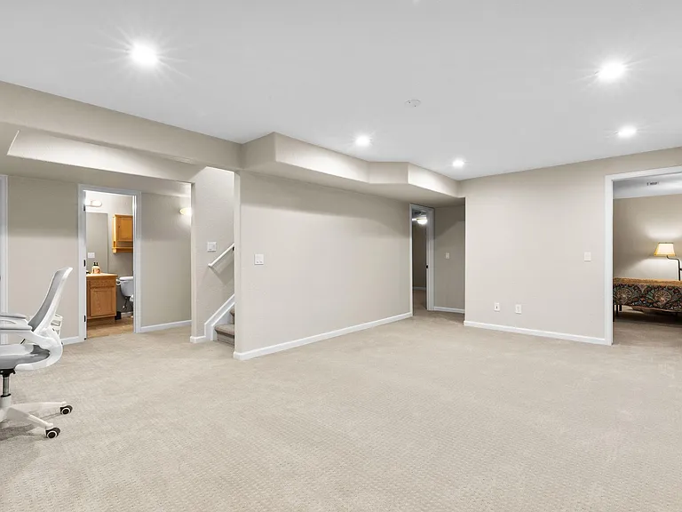 2771 Calkins Pl — Photo 49