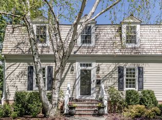 539 Division St, Barrington, IL 60010