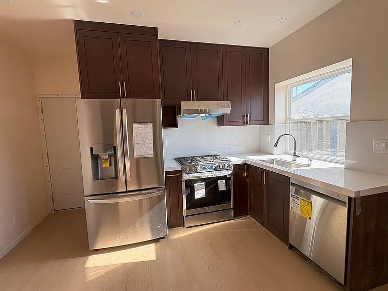 536 Emerson St — Photo 1