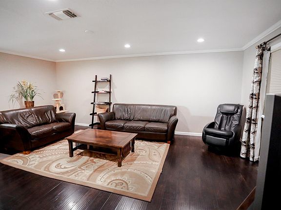 5th image of 204 Mariposa St