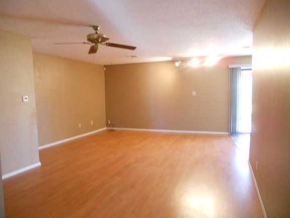 2nd image of 310 NW Parkwood Ln