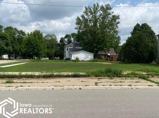 106 3rd St SE, Britt, IA 50423