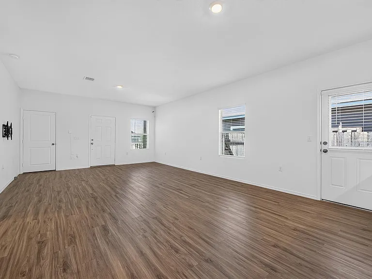 2521 Forgtemenot Ln — Photo 5