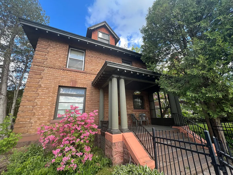 1621 E Superior St #2B