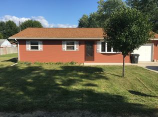 212 Roberts Dr, Pekin, IL