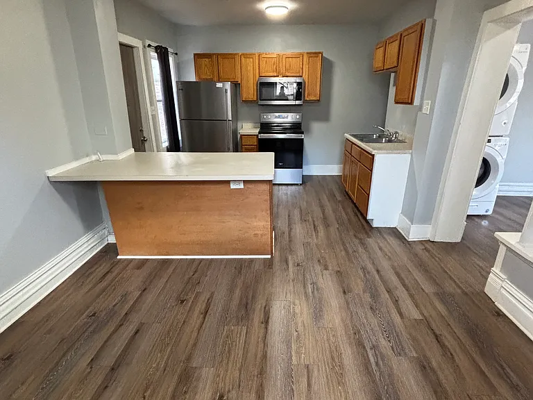 769 Plum St #1 — Photo 5