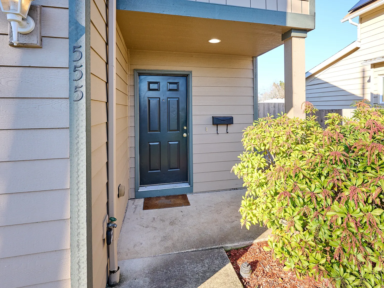 3 bed, 2.5 bath, 1459 sqft, $2,150 — Photo 2
