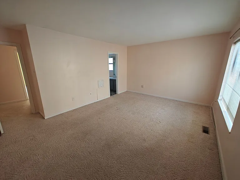 9523 Groundhog Dr — Photo 17