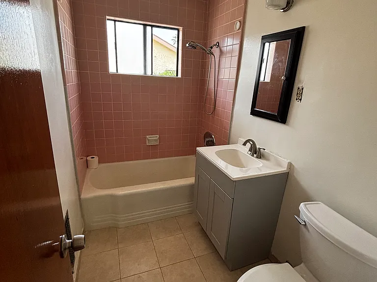 741A W Glenoaks Blvd #A — Photo 4