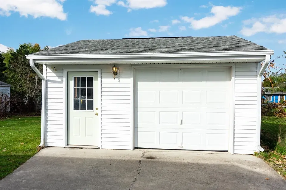 3 bed, 864 sqft, $1,695 — Photo 2
