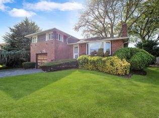 95 Bud Ln, Levittown, NY 11756