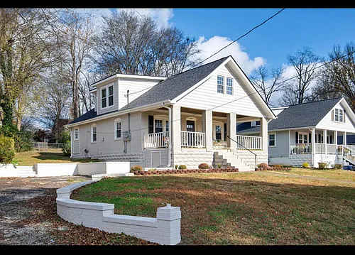 303 5th Ave Photo 1