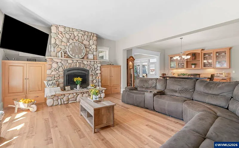 3 bed, 3134 sqft, $2,850 — Photo 3