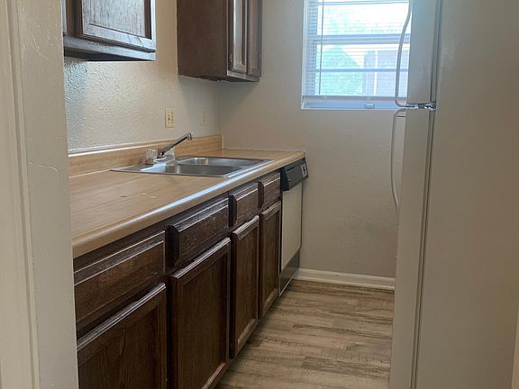 2nd image of 713 W 11th St APT A