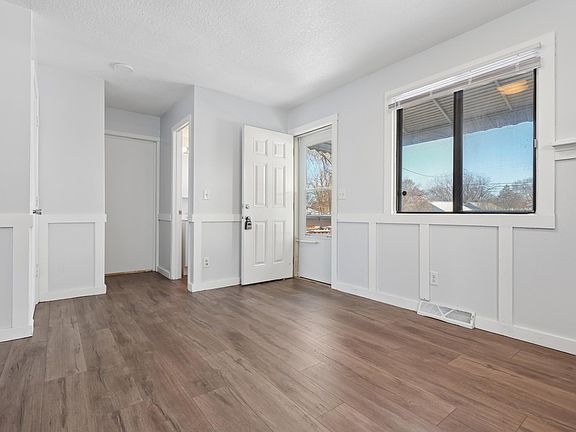 3rd image of 130/132 25th Ave S