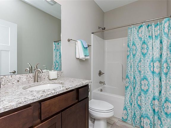 5th image of 930 Breakwater Pl