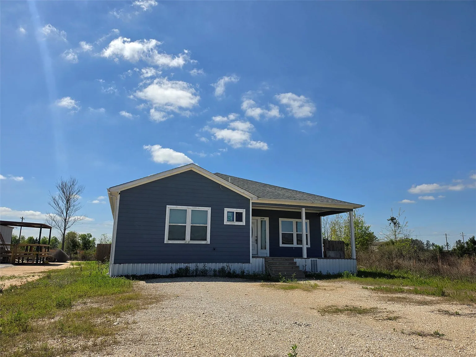 3 bed, 3.0 bath, 2166 sqft, $2,200 — Photo 2