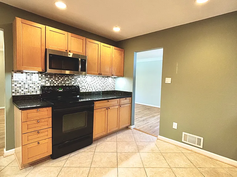 2405 Lillian Dr — Photo 10