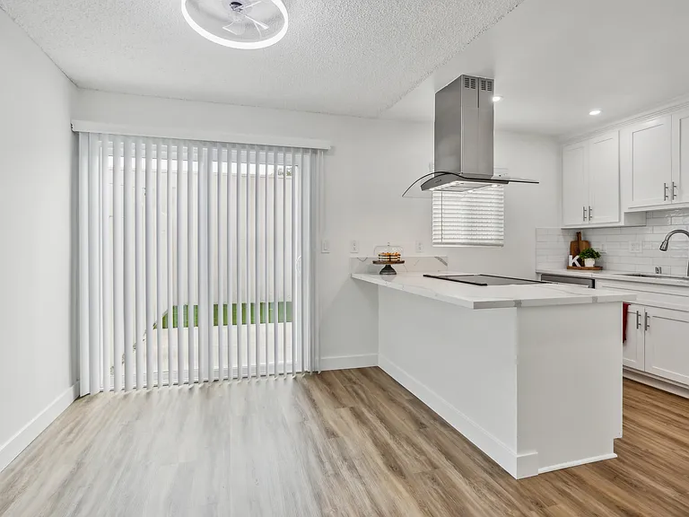 Beachmont Apartments — Photo 6