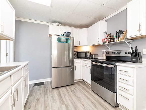 5th image of 518 Walnut St