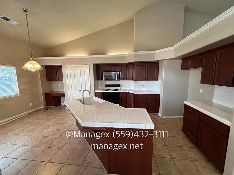 2360 E La Quinta Dr — Photo 5