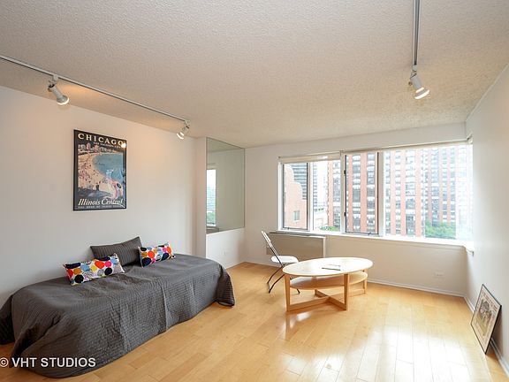 4th image of 801 S Plymouth Ct APT 1012