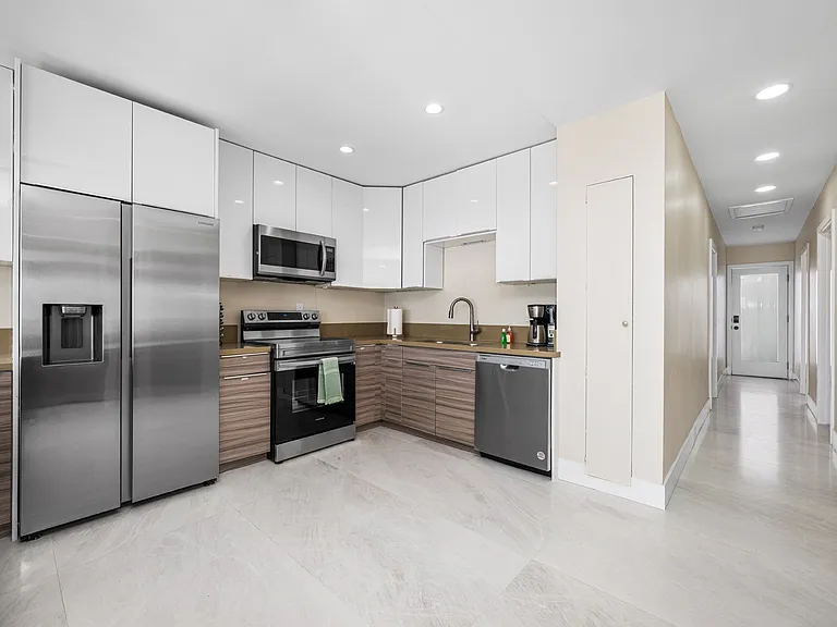 1211 Seal Way #B — Photo 10