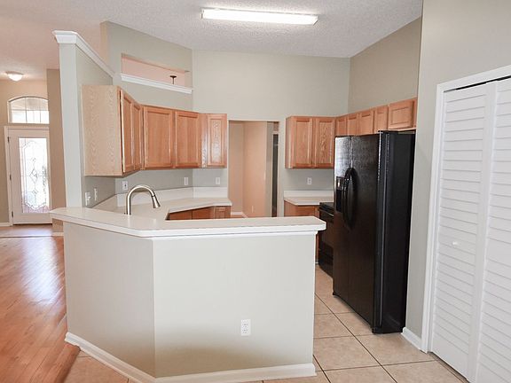 2nd image of 631 Southern Lily Dr