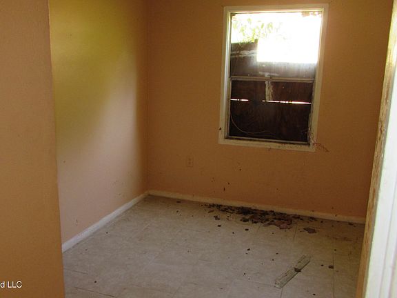 5th image of 2012 43rd Ave