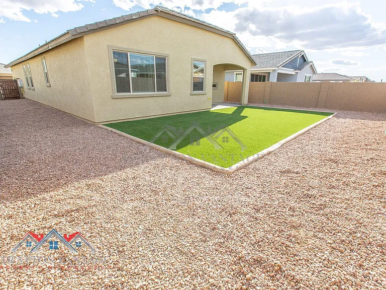 2304 E Kelly Dr — Photo 38